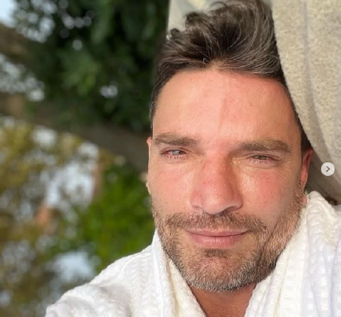 "Who do I look like?"Julián Gil asks