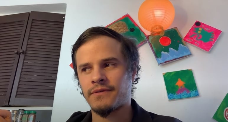 Juan Son tuvo enfermedades venéreas de pequeño