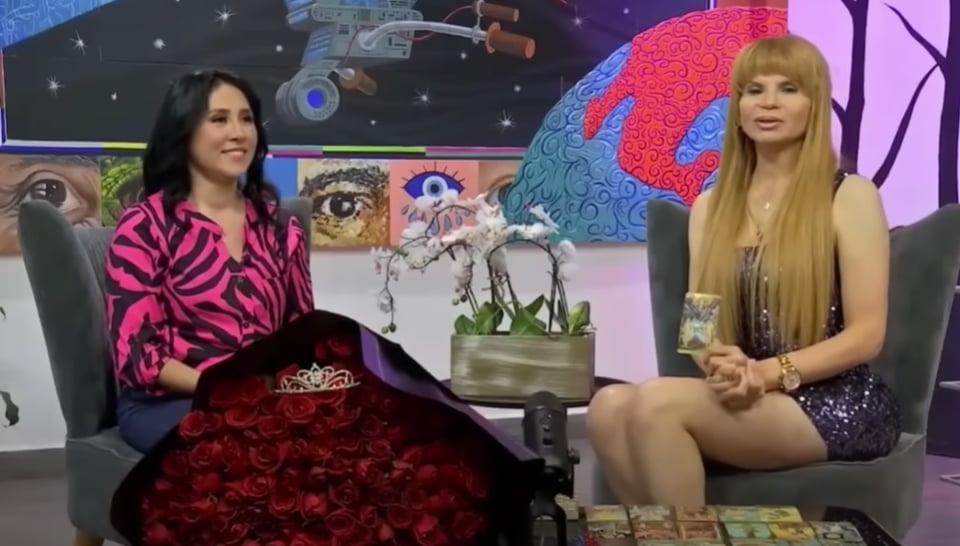 Mhoni Vidente 'throws' the cards to Bad Bunny