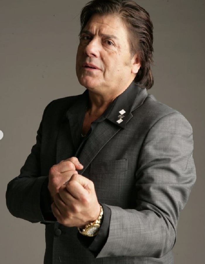 Le dan el último adiós a Zalo Reyes, 'el gorrión'