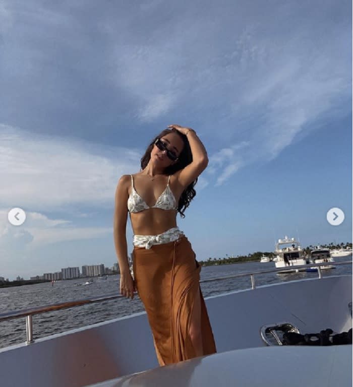 Aneliz Aguilar greets his followers