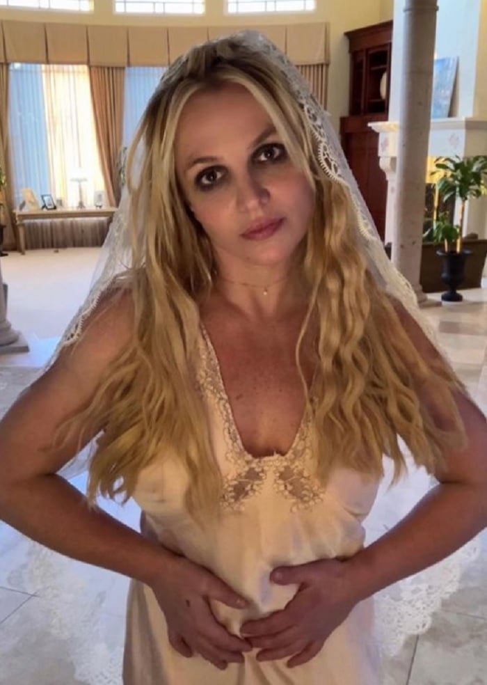 Even Perez Hilton sends a message to Britney Spears