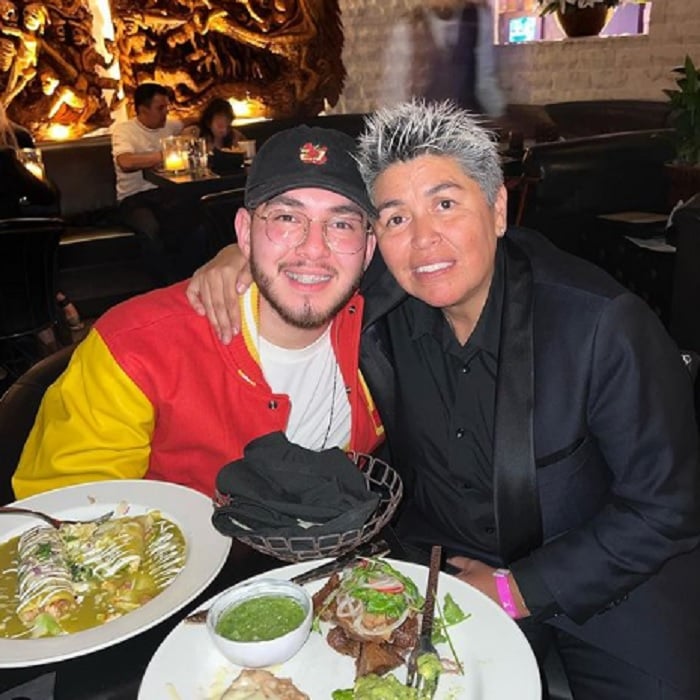 "Siempre será mi bebé", le dice Elena Jiménez a Johnny Rivera