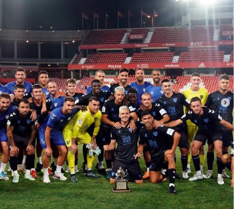 Fans del futbolista hispano Álex Gallar le mandan su apoyo