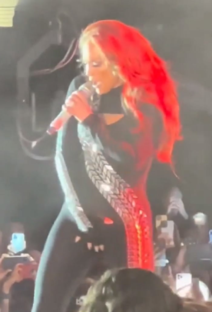 ¿Qué le pasó a JLo en pleno escenario?