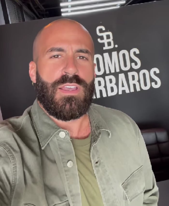 Marc Crosas se le va con todo a Shakira