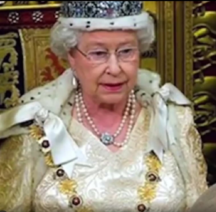 Aseguran que Mhoni Vidente 'avisó' con tiempo sobre la muerte de la reina Isabel II
