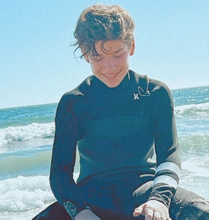 Los hijos de Ricky Martin aprendieron "a jugar con las olas"