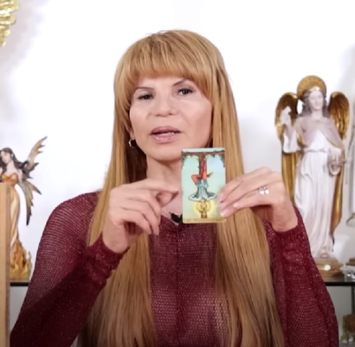 Mhoni Vidente le 'echa' las cartas a Perú