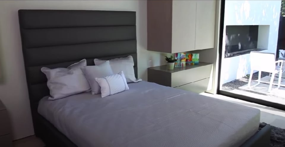 More about the luxurious mansion of Eugenio Derbez