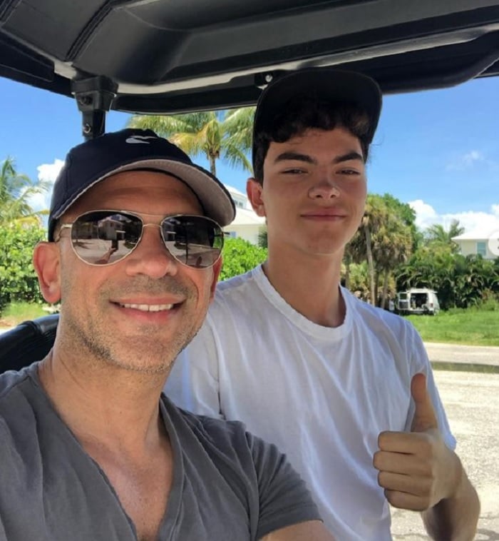 ¡Igualitos! Dr Juan Rivera festeja a su hijo por su cumpleaños