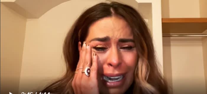 Galilea Montijo can't stop crying