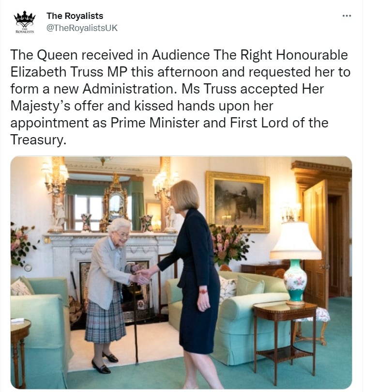 La reina Isabel II le solicitó formalmente que formara un nuevo gobierno