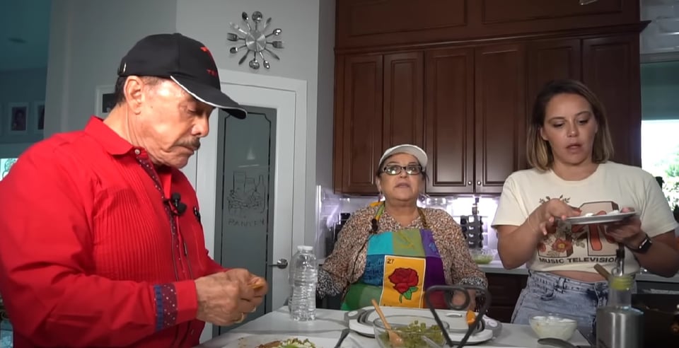 Le dicen a la Señora Rosa que es una 'vieja amargada'