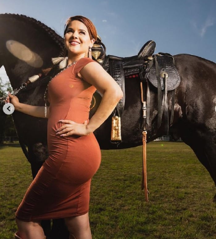 La esposa de El Charro luce espectacular