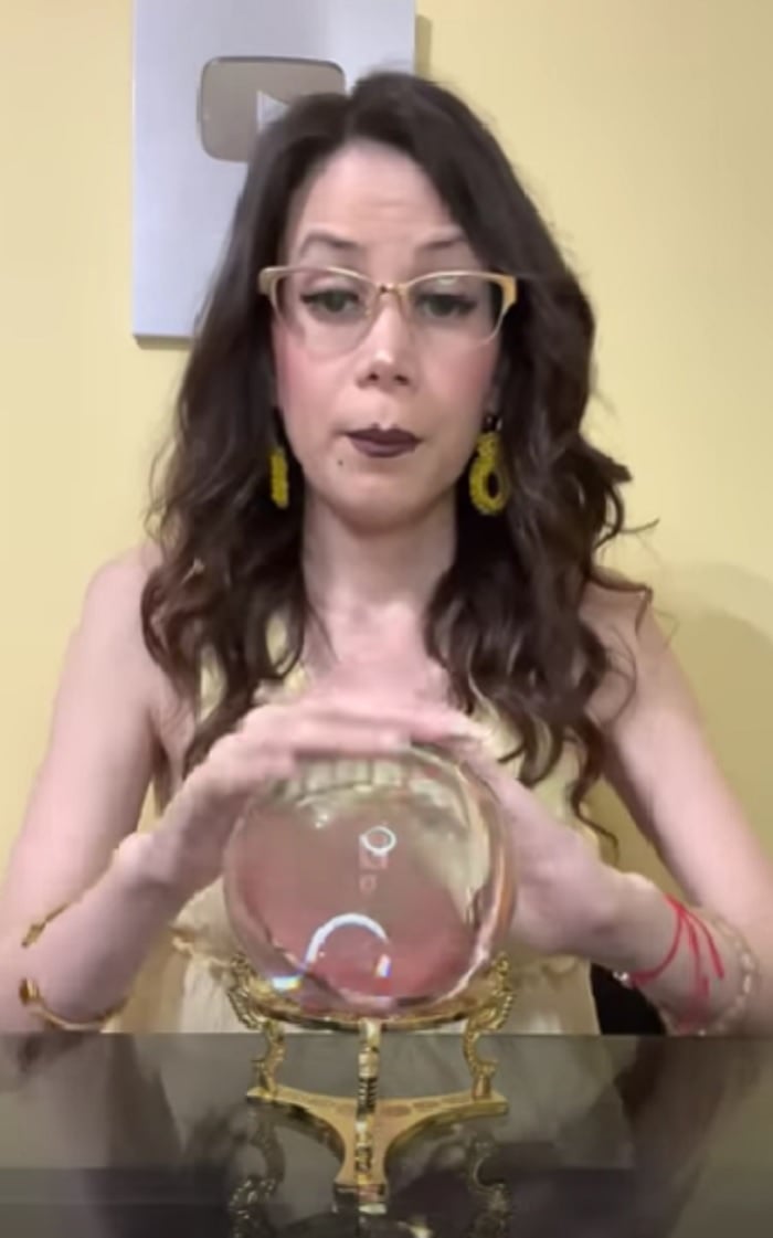 "Veo a un presidente que tiene que irse", dice la Hija de Nostradamus
