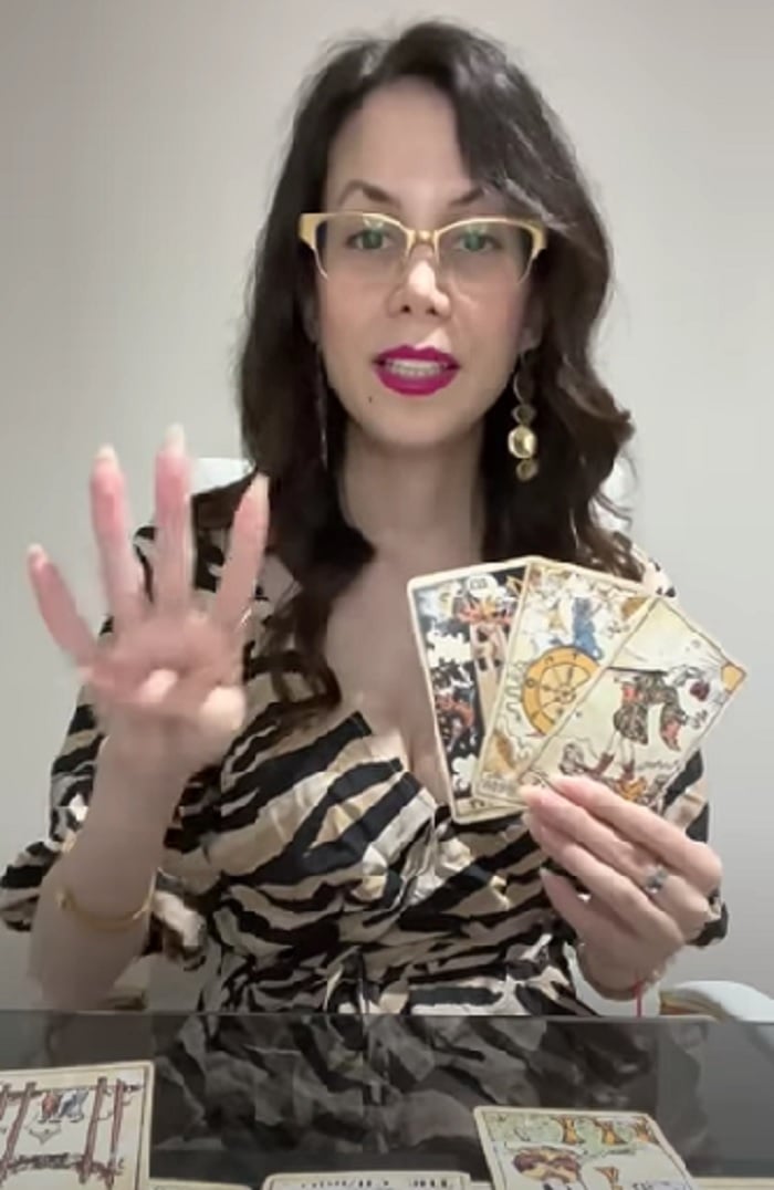 Daughter of Nostradamus visualizes 'conflicts with the weather'