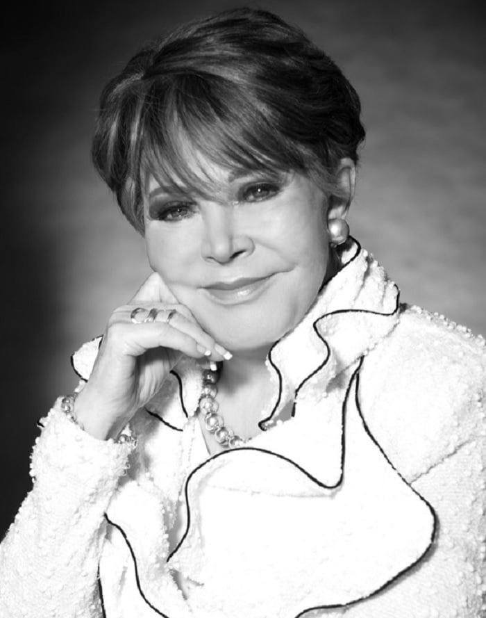 Se le extraña mucho en Televisa Sr Emilio Azcárraga jean Le exigo por piedad que traiga a Chabelo y a Lolita Ayala a Televisa