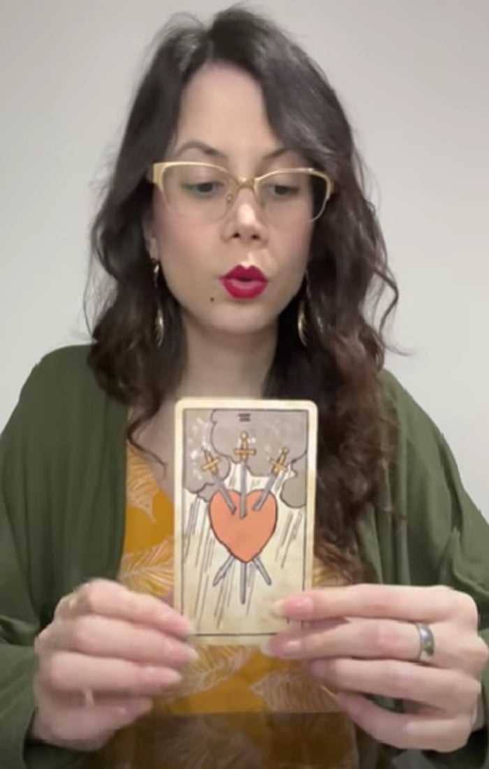 "Veo que una mujer toma el poder": Hija de Nostradamus