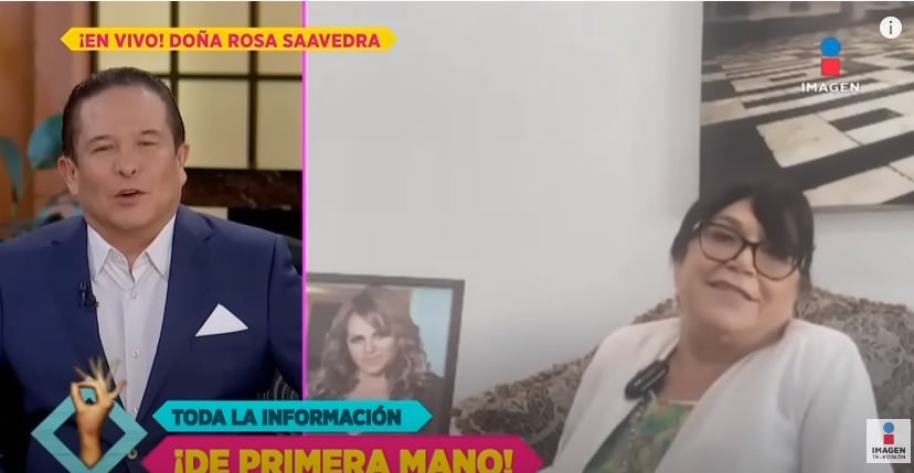La señora Rosa sigue llevándole flores a Jenni Rivera