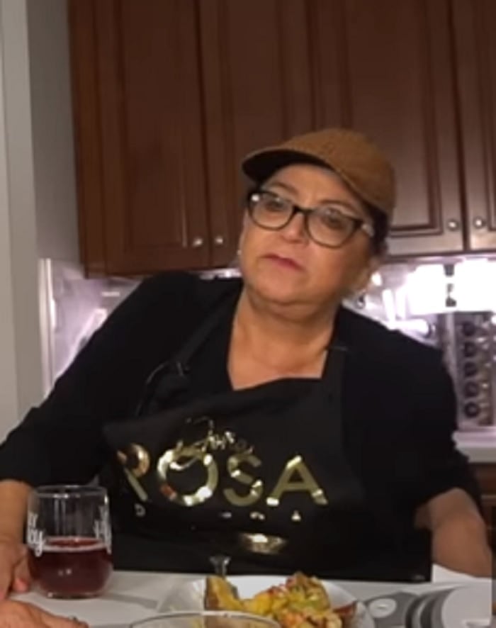 Mrs. Rosa began to play with Paquita la del Barrio in a casino
