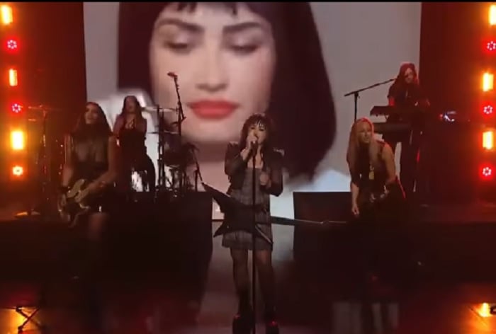 Jute$ 'shows off' Demi Lovato