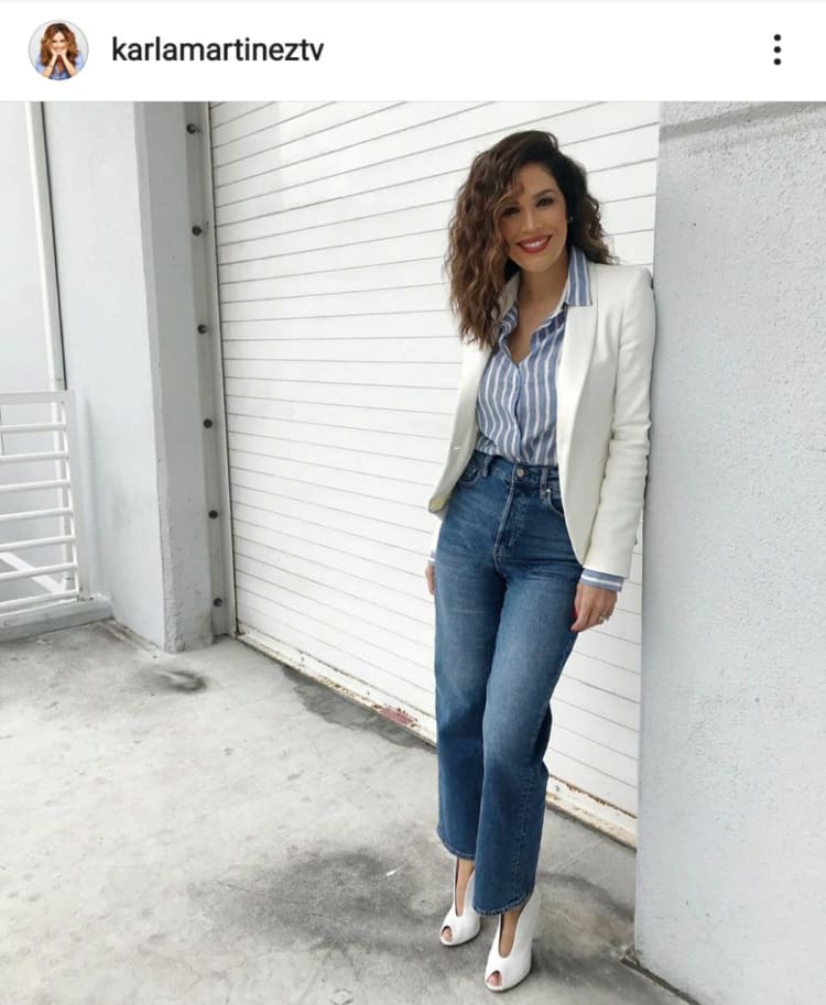 The same day that Raúl González announces the death of his father, Karla Martínez asks his followers to smile