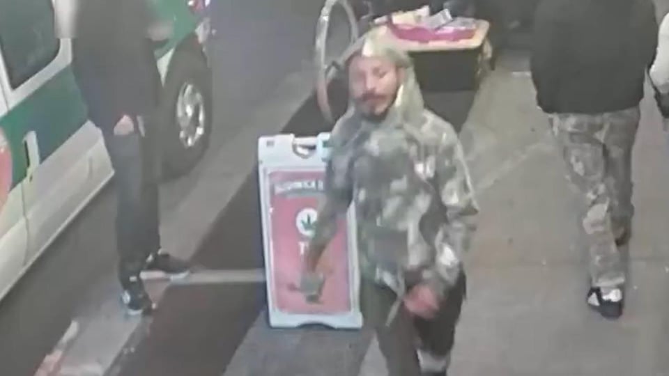 Mujer enfrenta a hispano para evitar secuestro