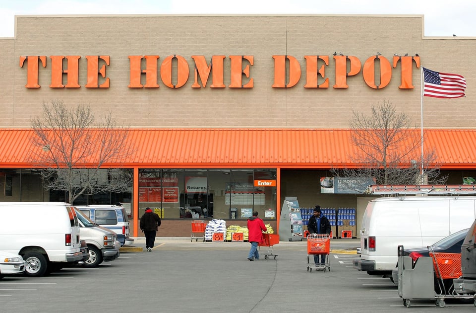 Tragedia en Home Depot: hombre mata a policía y luego se quita la vida
