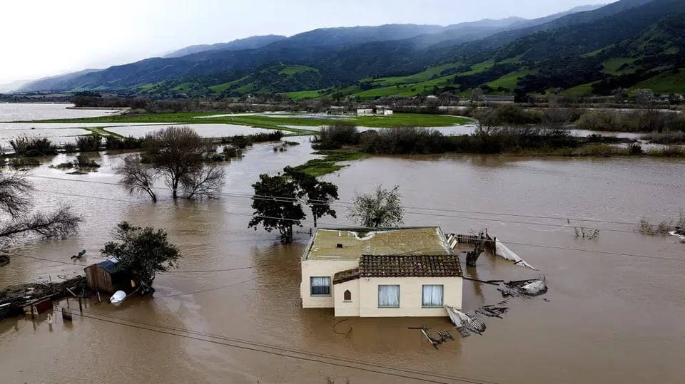 Gobernador Gavin Newsom tormentas: "Esa agua puede seguir subiendo mucho"