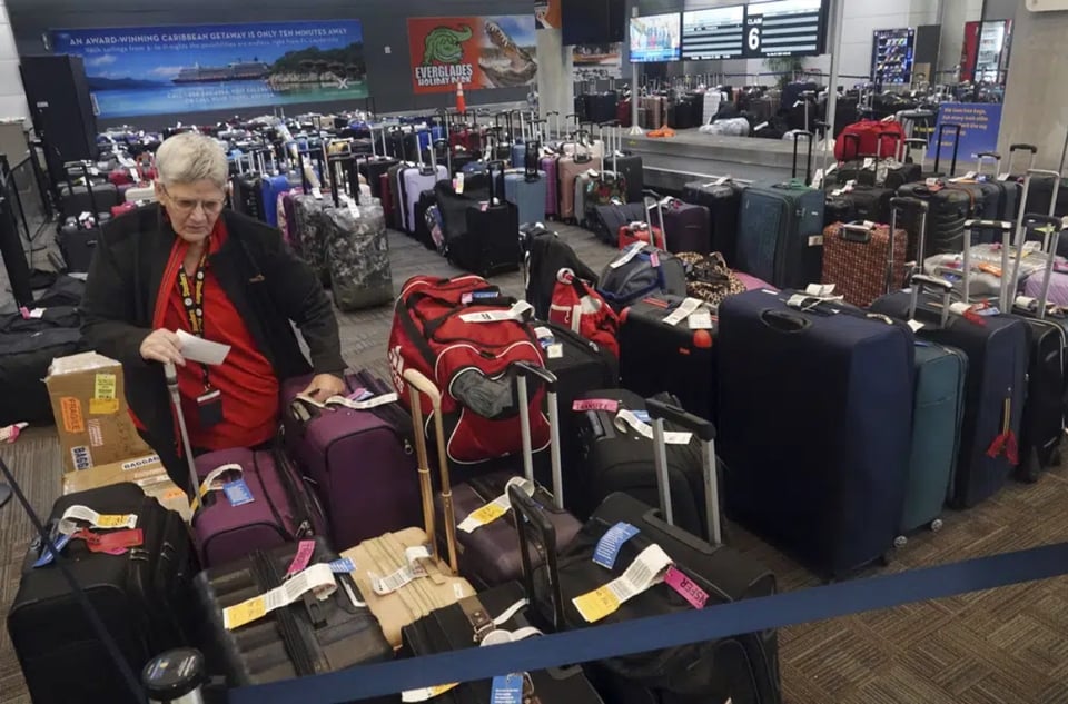Caos en aeropuertos de EEUU y miles de afectados por cancelación de vuelos