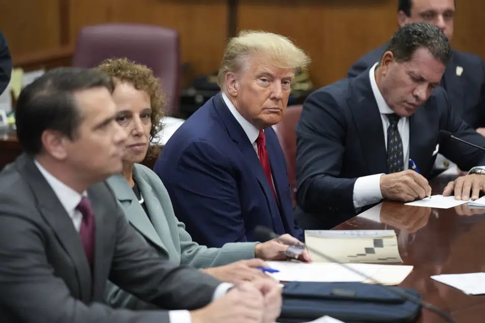 Foto Trump bajo arresto: Un completo caos