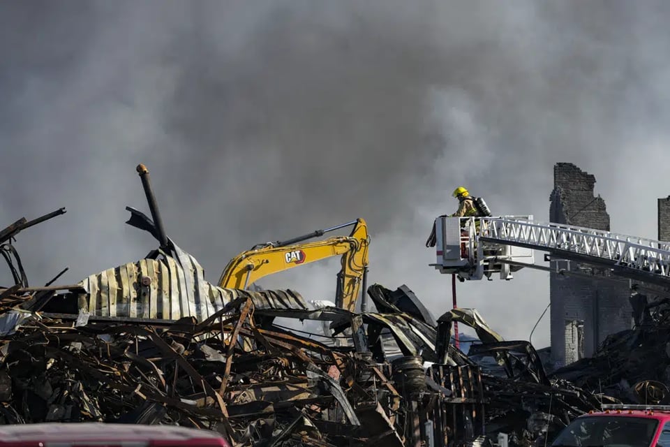 Se incendian toneladas de plástico