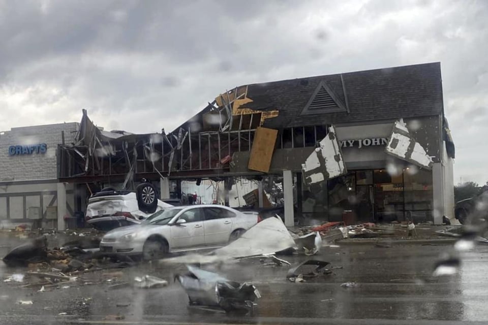 Fuerte Tornado causa daños severos en Michigan, después de infernal granizada en Nueva Jersey