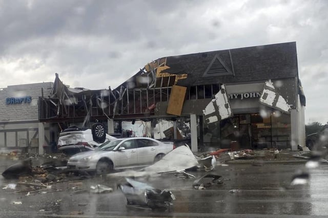 Fuerte Tornado causa daños severos en Michigan, después de infernal granizada en Nueva Jersey