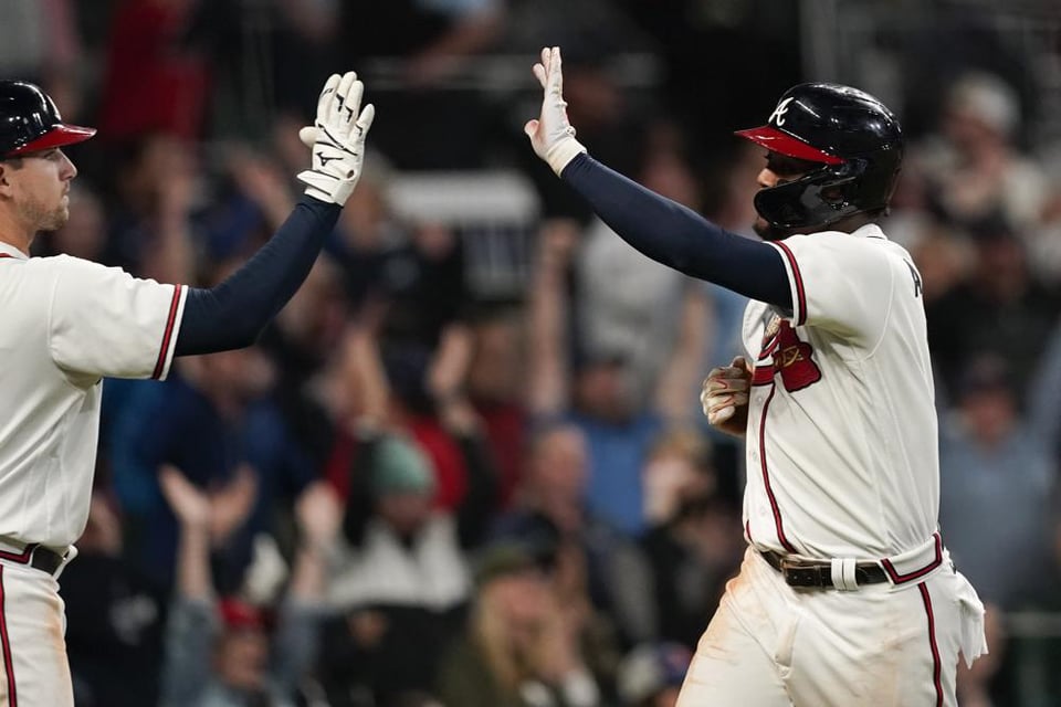 Bravos de Atlanta derrotan a los Phillies en el segundo juego de la serie