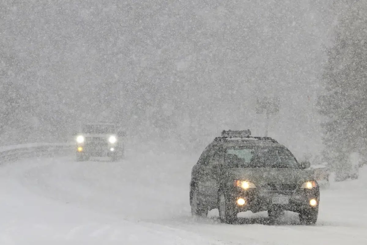 Tormenta invernal montañas Tahoe
