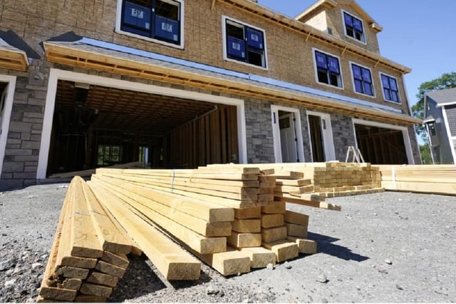 Inflación afecta la construcción de viviendas y sube los precios