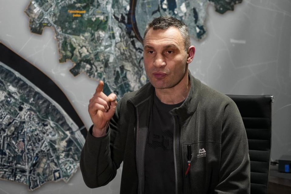 Mientras que el alcalde Vitali Klitschko, advierte «una catástrofe humanitaria», Putin envía mas tropas a Kiev