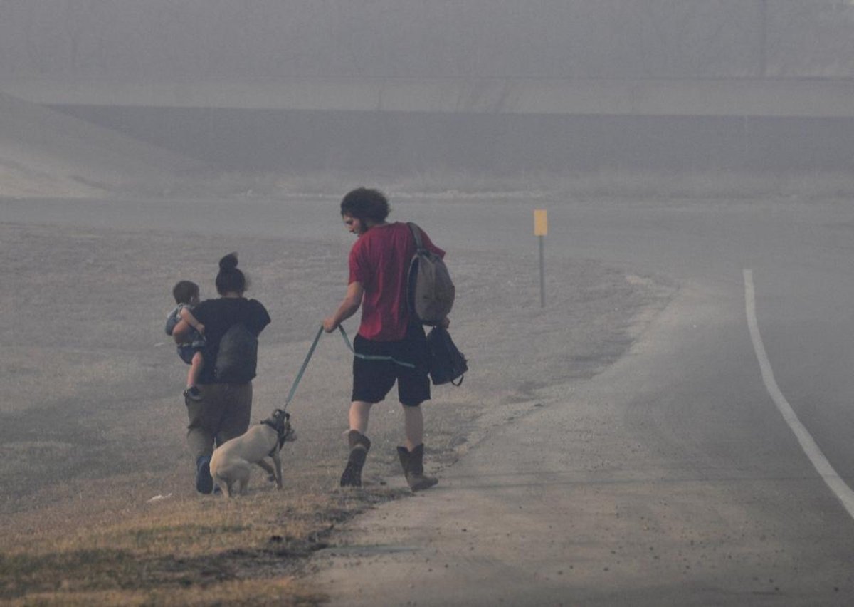Evacuan a miles de habitantes en Texas por enormes incendios (FOTOS)