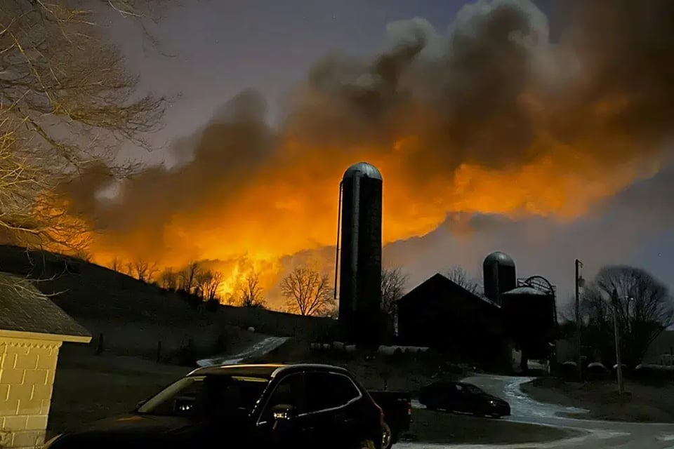 Inician evacuaciones