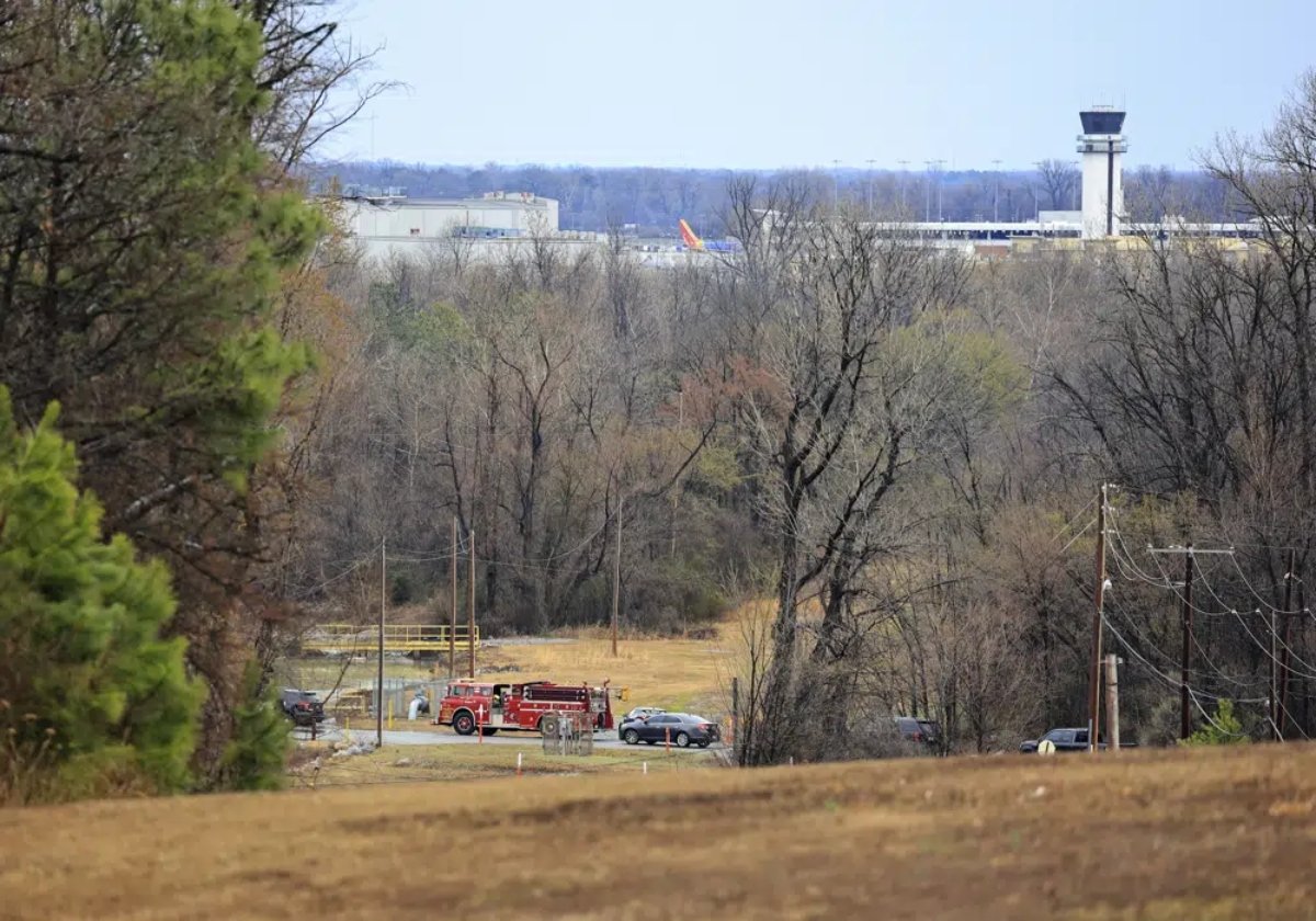 Avión se estrella y deja varios muertos, iban rumbo a la explosión de una planta industrial en Ohio