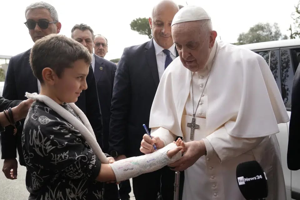 Papa Francisco sale del hospital: Opina sobre la prensa de Roma