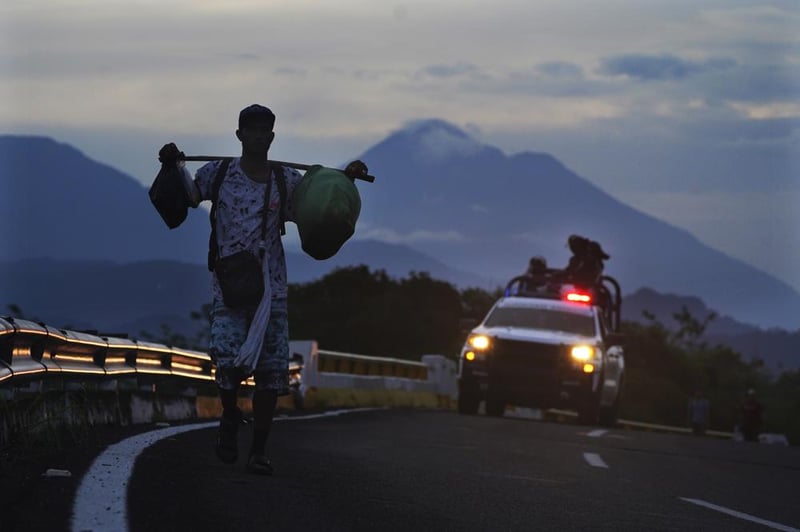 Miles de personas acudieron por sus 'papeles'