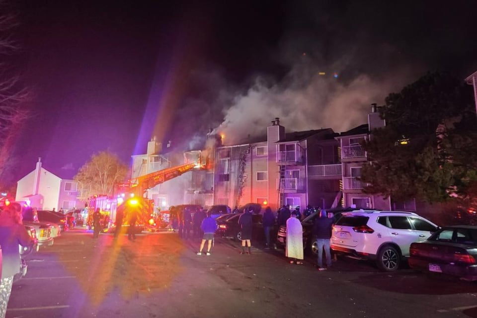 Arrestan a hispana después de que un niño muriera en un incendio en un apartamento (FOTOS)
