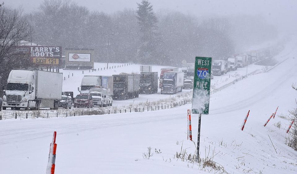 Tormenta invernal deja saldo mortal y a miles sin electricidad en EEUU