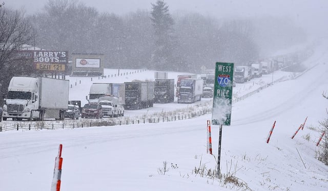 Tormenta invernal deja saldo mortal y a miles sin electricidad en EEUU