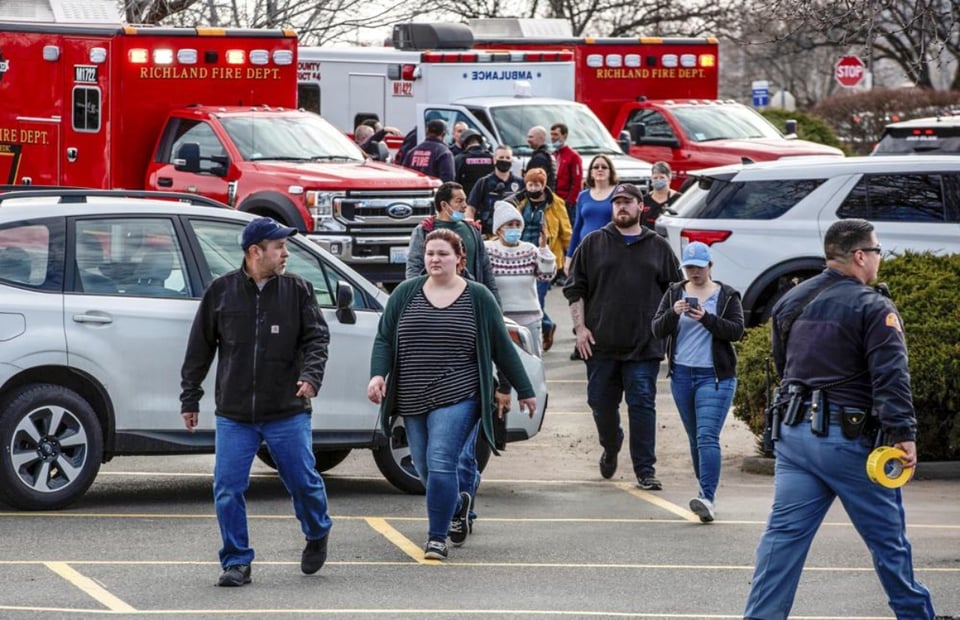 Arrestan a sospechoso que desató tiroteo en tienda de comestibles en Washington (FOTO)