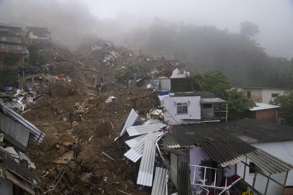 Deslaves tras lluvias torrenciales dejan al menos 38 muertos en Brasil