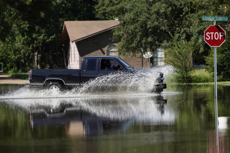 Alcalde de Jackson, Mississippi insta a residentes a “salir ya” mientras se preparan para inundaciones